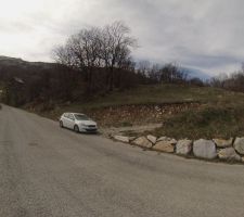 Acc&egrave;s sud du terrain (empierrement fait en m&ecirc;me temps que les viabilit&eacute;)