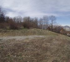 Vue est du terrain sur la partie plate