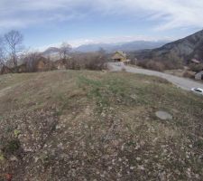 Vue sur le bassin gapencais &agrave; l'est, la fosse septique et viabilit&eacute; au pied