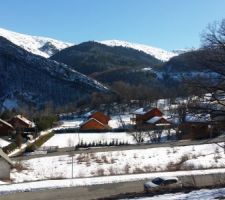 La sation de ski au loin et une partie du hameau