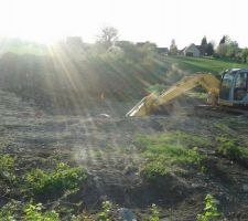 La viabilisation se poursuit et début du terrassement !!