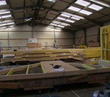 Visite de l'atelier de HBC, on voit les premiers &eacute;l&eacute;ments de notre maison