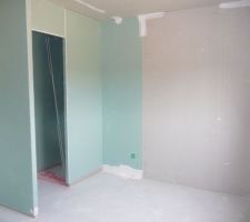 Chambre du rdc avec placard et salle d'eau