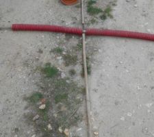 Epouvantail avec restes de chantier