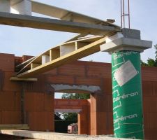 Piliers avec cintres posés dessus afin de les consolider un peu plus !!!