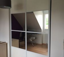 Placards coulissants de la chambre 3.
Comme je vous le disais, les murs ne sont pas très droits et on ne peut pas recourber les portes....