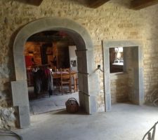Création d'une voute et d'un passe plat en pierre de Chalons, bouchardés.
