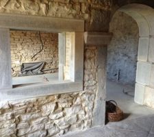 Cr&eacute;ation d'une voute et d'un passe plat en pierre de Chalons, bouchard&eacute;s. (cot&eacute; entr&eacute;e de cuisine)
