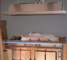 Installation de La Cornue Cuivre / Inox, 180, Gamme Ch&acirc;teau, mod&egrave;le Grand Palais ainsi que de sa hotte.