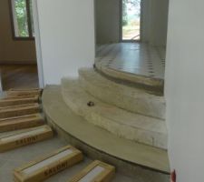 Ragr&eacute;age des marches arrondies pour le b&eacute;ton cir&eacute;