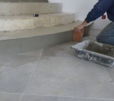 Ragr&eacute;age des marches arrondies pour le b&eacute;ton cir&eacute;