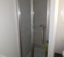 Pose de la porte de douche