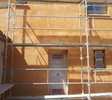 Enduit facade.Ce n'est pas la couleur final.C'est la premier passe