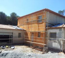 Enduit facade.Ce n'est pas la couleur final.C'est la premier passe