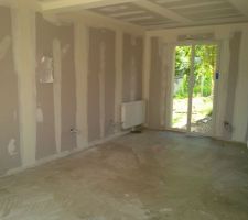 Petit passage sur le chantier, rencontre avec Produsol, ils sont venu faire le ragréage.