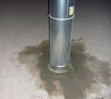 J 120 La ma&ccedil;on a rebouch&eacute; autour de la chemin&eacute;e