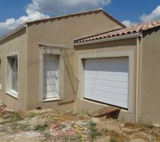 Marquise et façade mouillées