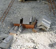 Notre fils un futur architecte!!