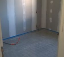 Dalle coulée dans une chambre