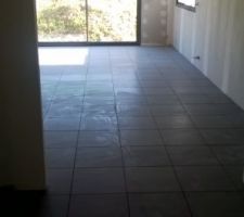 Pose du carrelage salon