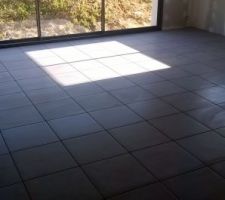 Pose du carrelage salon