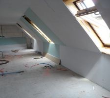 Et maintenant les placos
du tres beau travail merci aux ouvrier de l'entreprise Tison