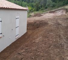 Terrassement et remise des terre a niveau