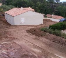 Terrassement et remise des terre a niveau