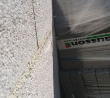 Merci au livreur d'avoir "jeter" les planelles contre le vide sanitaire... :(