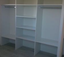 Placard dans la chambre de chaques filles fait de nos mains, enfin fini