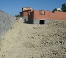 Elévation des murs en briques