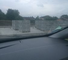26/05 Les parpaings sont prêts y a plus qu'a attendre ;)