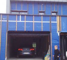 On ne sera pas les premiers dans notre maison, mais nous on rentre la voiture dans la garage...