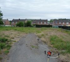 Terrain avant d&eacute;broussaillage (vue face)