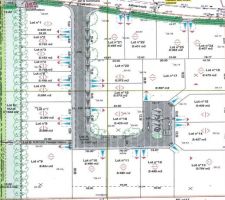 Nous avons opt&eacute; pour la parcelle n&deg; 24 situ&eacute;e &agrave; l'ext&eacute;rieur du lotissement en bordure de voie centrale. Notre choix s'est port&eacute; sur cette derni&egrave;re pour sa surface, le b&eacute;n&eacute;fice d'un mur d&eacute;j&agrave; construit et pour &eacute;viter les nuisances de l'impasse.