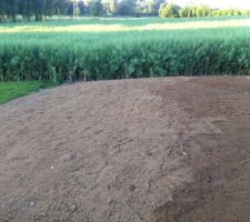 C'est partie, on étale la terre, la c'est jeudi 4 juin