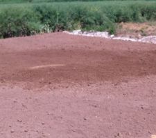 C'est partie, on étale la terre, la c'est hier enfin étaler