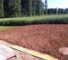 C'est partie, on étale la terre, la c'est hier enfin étaler