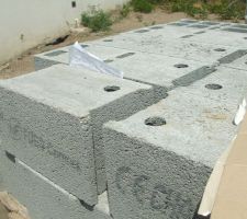 Mot du voisin nous demandant d'enlever les parpaings, le sac de sable et nettoyer leur terrain du beton solidifier sur leur terrain