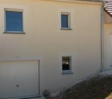 Crépis repris par le facadier pour éliminer le défaut visible