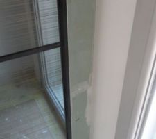 Pose d'une bande de placo de chaque c&ocirc;t&eacute; du placard, au lieu d'un filer