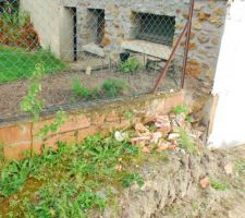 Mur limite s&eacute;parative &agrave; gauche