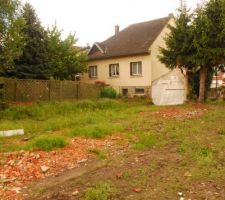 Vue du terrain depuis la rue