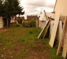 Vue du terrain depuis la rue