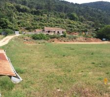 Début des propretés à l'arrière du terrain