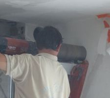 Percée pour l'évacuation de la hotte.