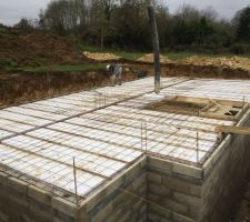 La pompe est en place, il manque plus que le béton
