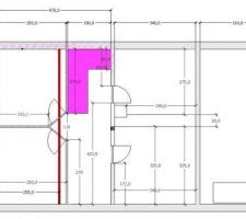 En rose, la cage d'escalier
En marron : le poteau central sur lequel viennent les poutres (kaki) qui supportent les solives de 4,80m (Ouest) et 3,60m (Est)
En rouge : support de solive a rajouter. (emplacement ideal, entre les suspentes, presque à l'applomb des cloisons étage)