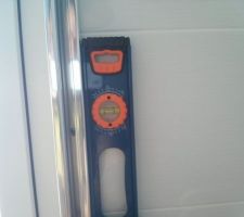 Pose des profilés de la paroi de douche