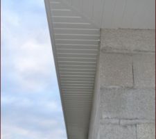 Charpente terminée, débord de toit façade ouest